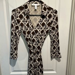 Vintage Diane Von Furstenberg 100% silk knit wrap dress size 6 70s style cane
